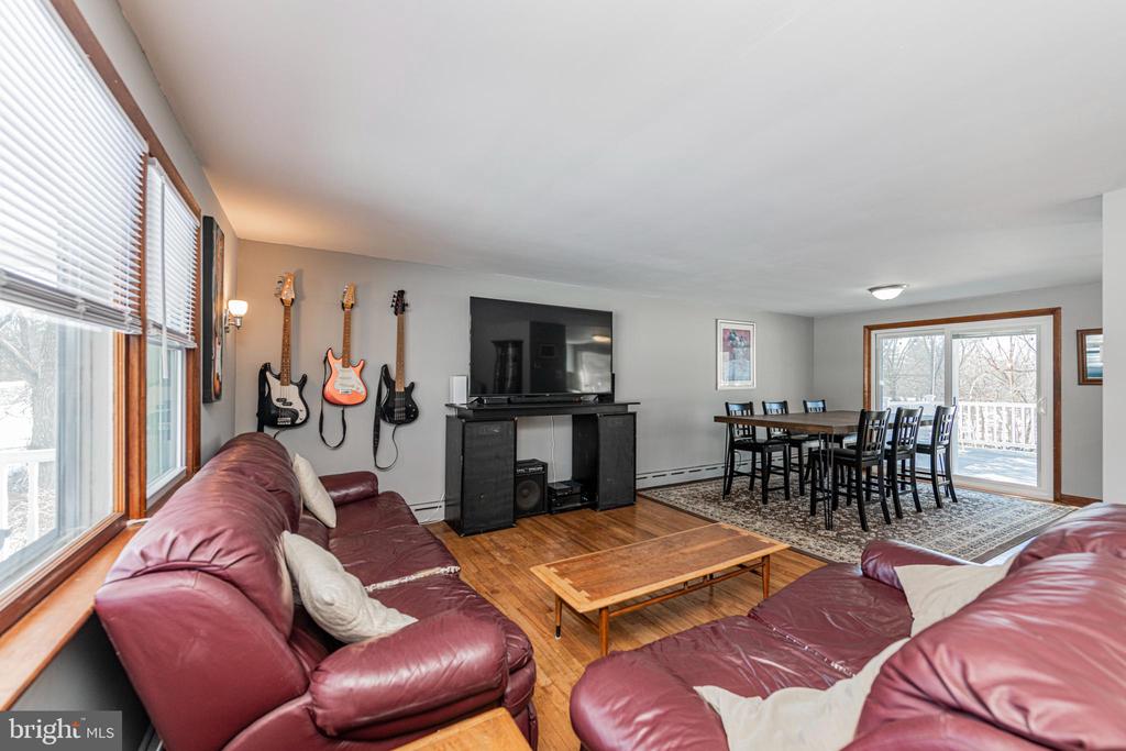 1230 BUTTONWOOD DRIVE