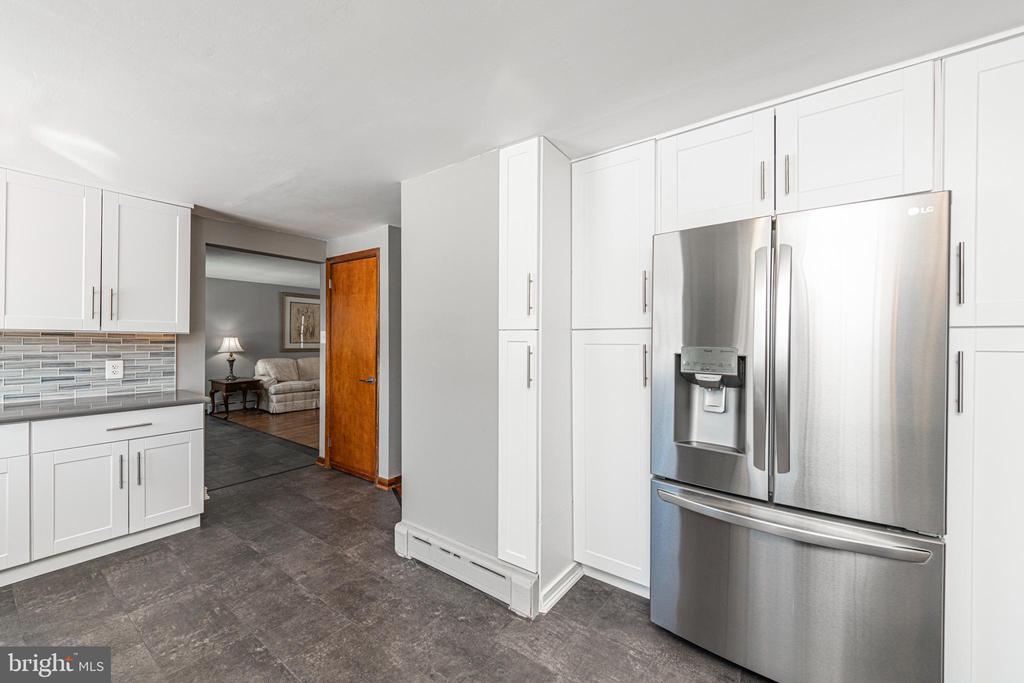 1230 BUTTONWOOD DRIVE