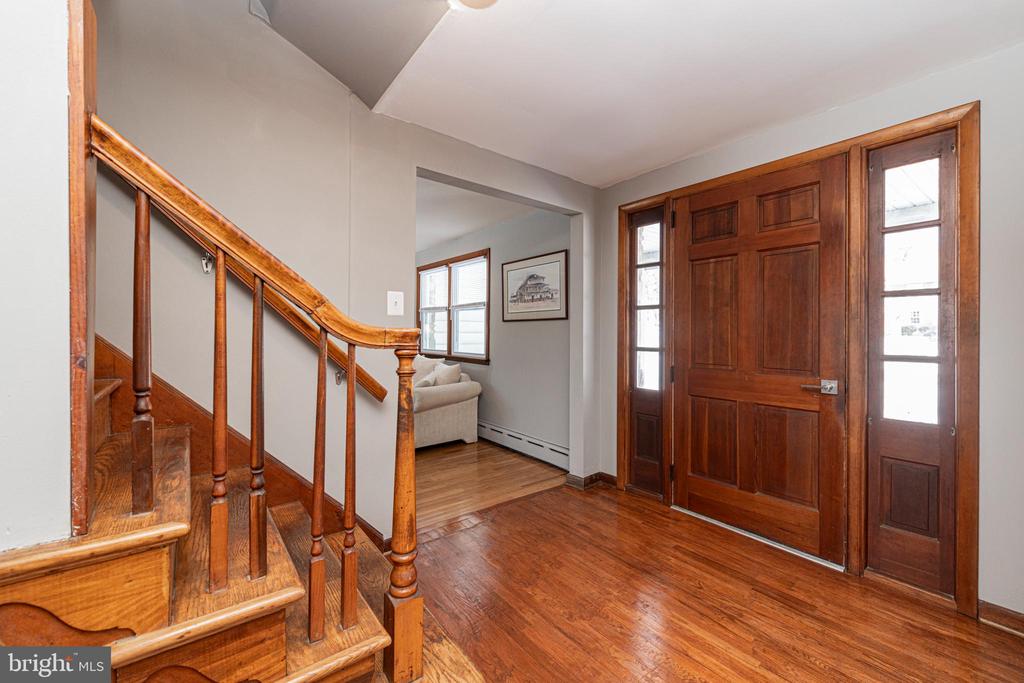 1230 BUTTONWOOD DRIVE