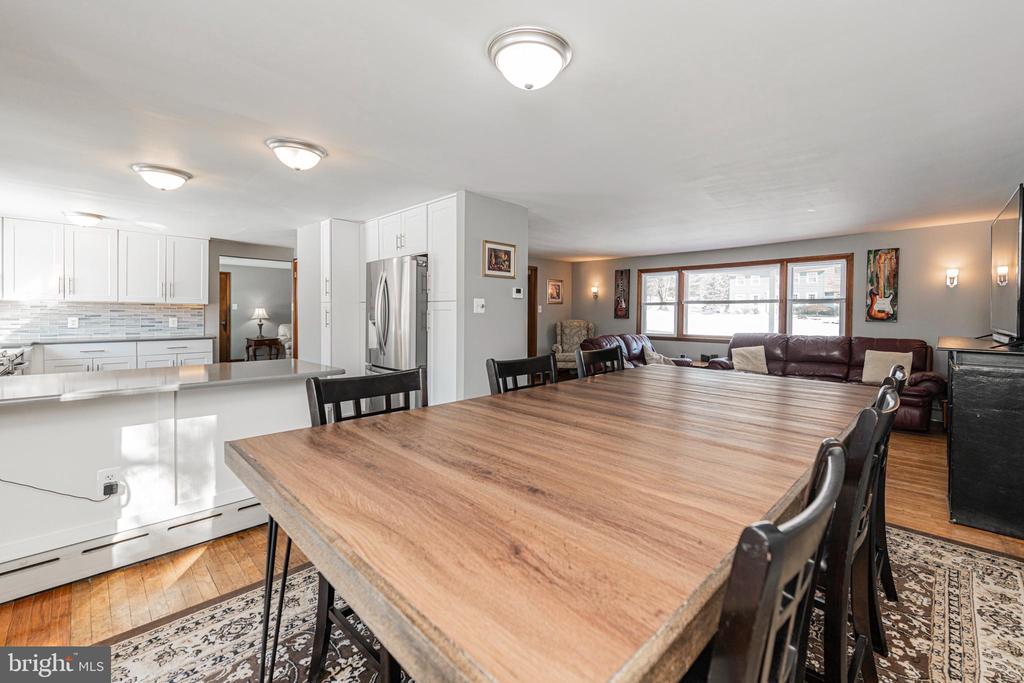 1230 BUTTONWOOD DRIVE