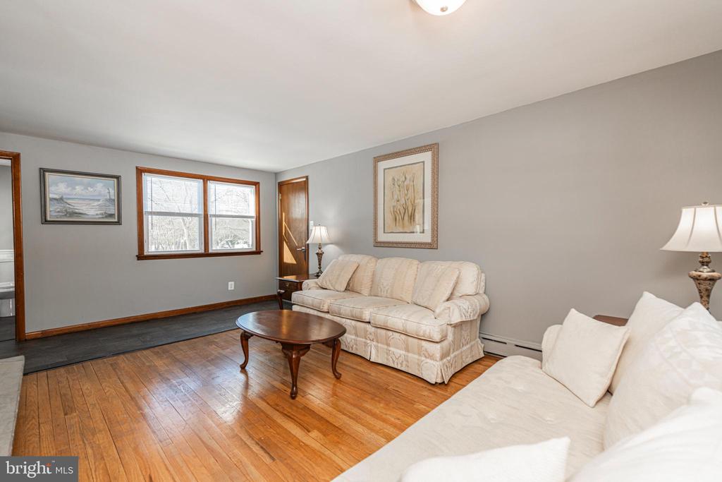 1230 BUTTONWOOD DRIVE