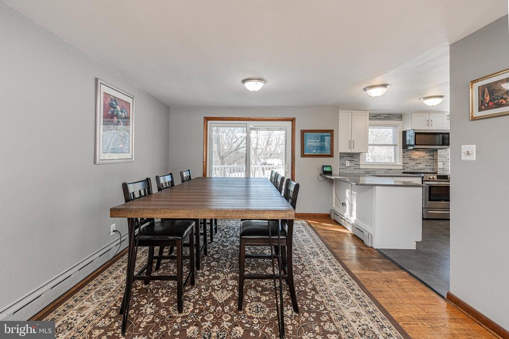 1230 BUTTONWOOD DRIVE