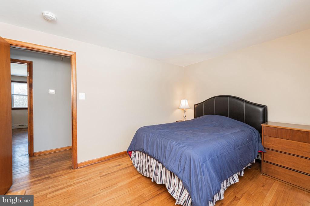 1230 BUTTONWOOD DRIVE