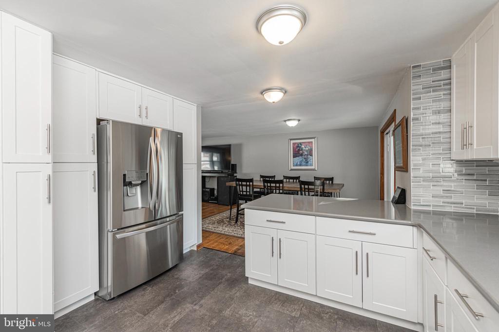 1230 BUTTONWOOD DRIVE