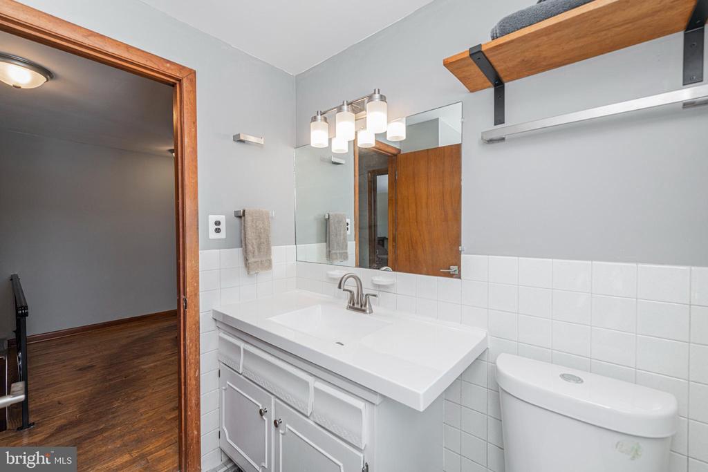 1230 BUTTONWOOD DRIVE