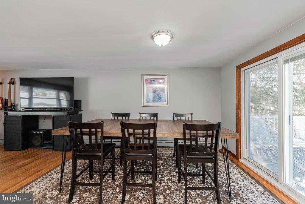 1230 BUTTONWOOD DRIVE