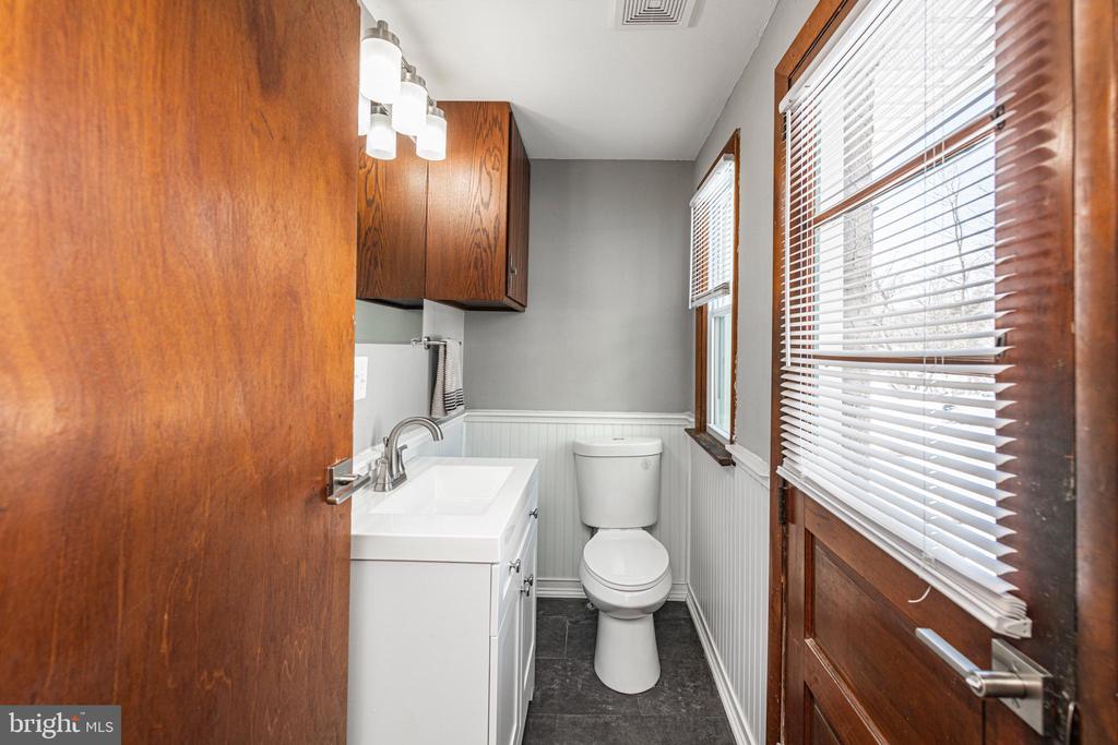 1230 BUTTONWOOD DRIVE