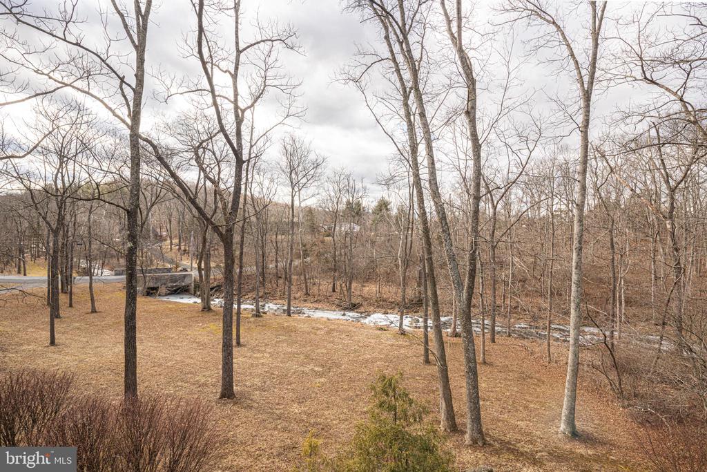 204 SILVERBROOK DRIVE