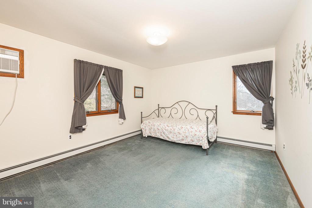 204 SILVERBROOK DRIVE