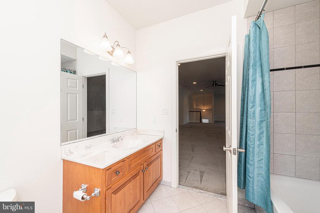 1438 REINER ROAD