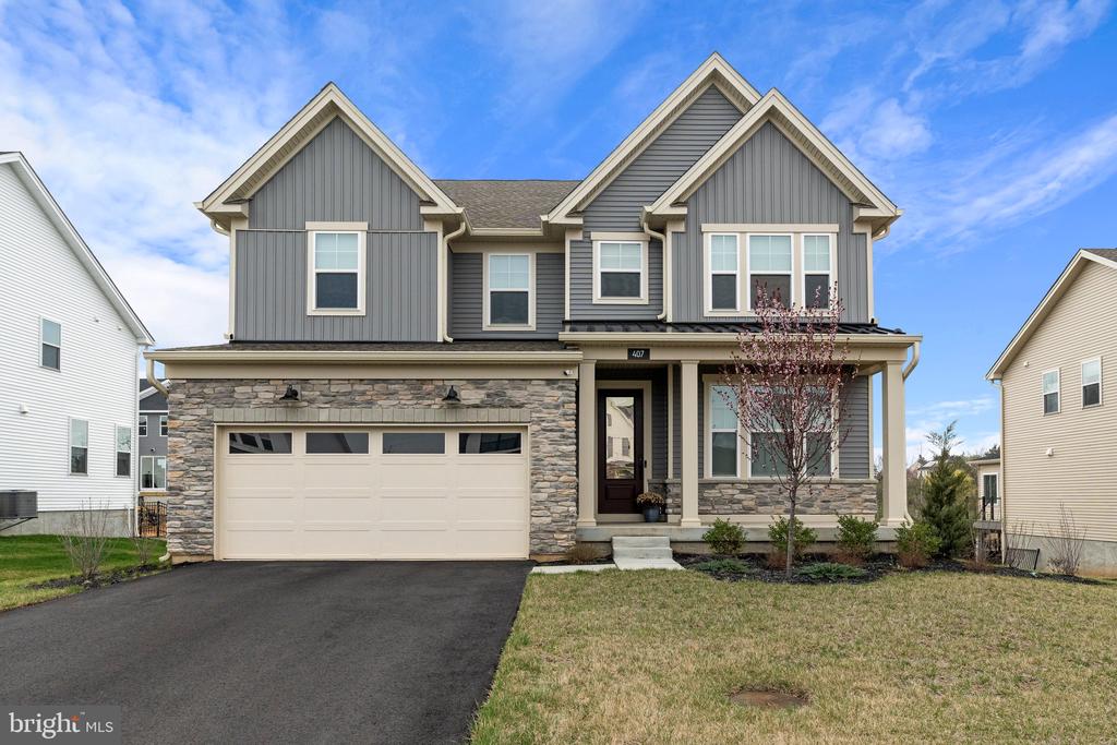 407 E CHESTNUT WAY
