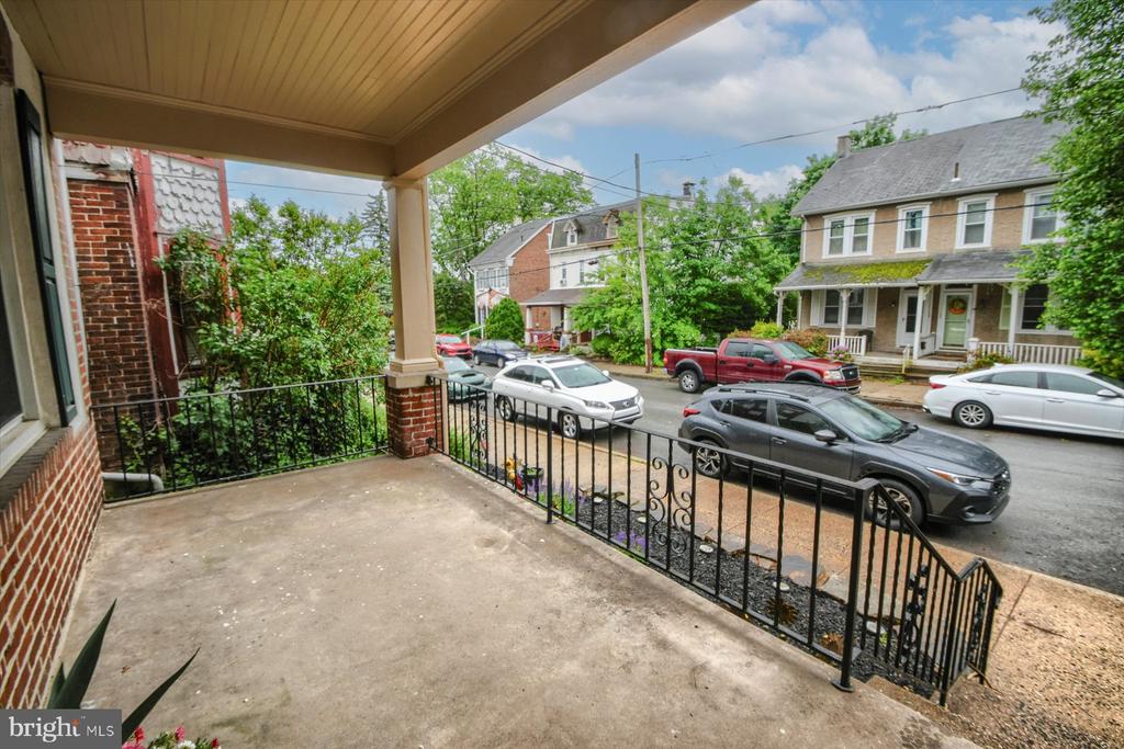 1131 QUEEN STREET
