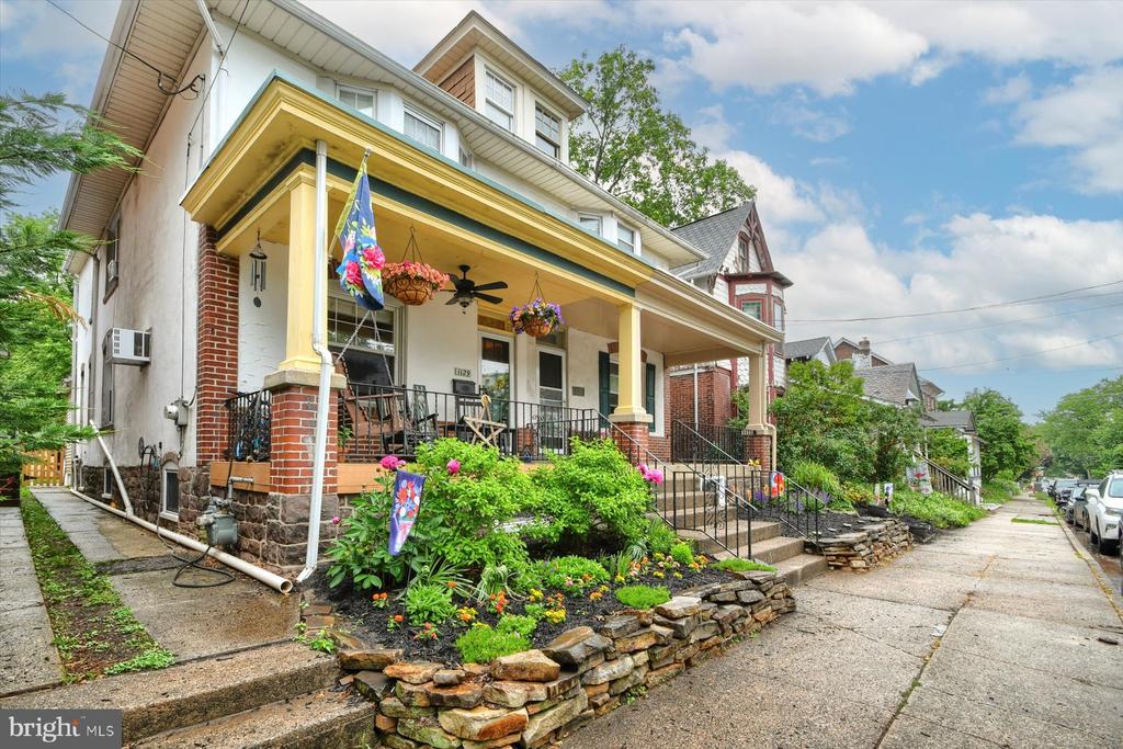 1131 QUEEN STREET