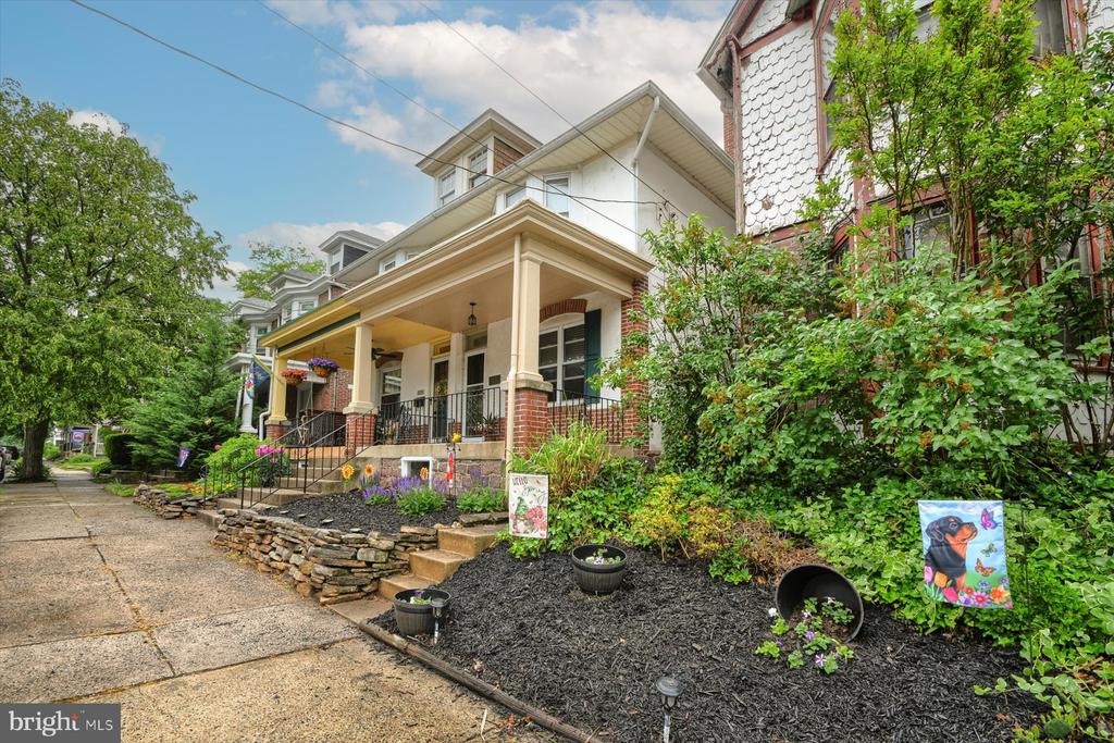 1131 QUEEN STREET