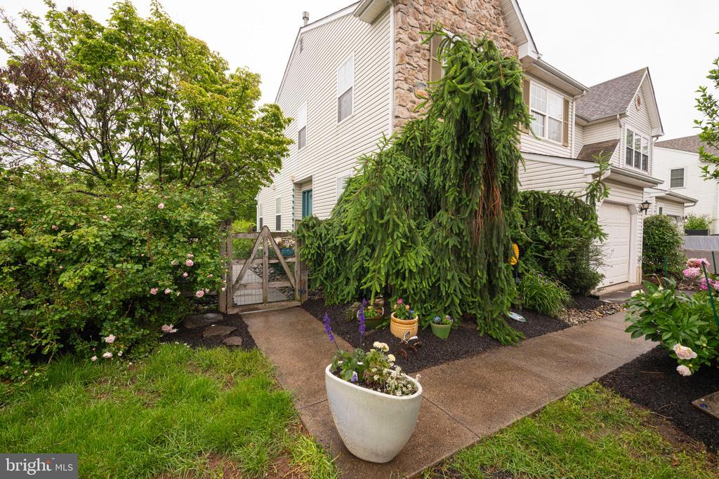 706 MELVIN ROAD