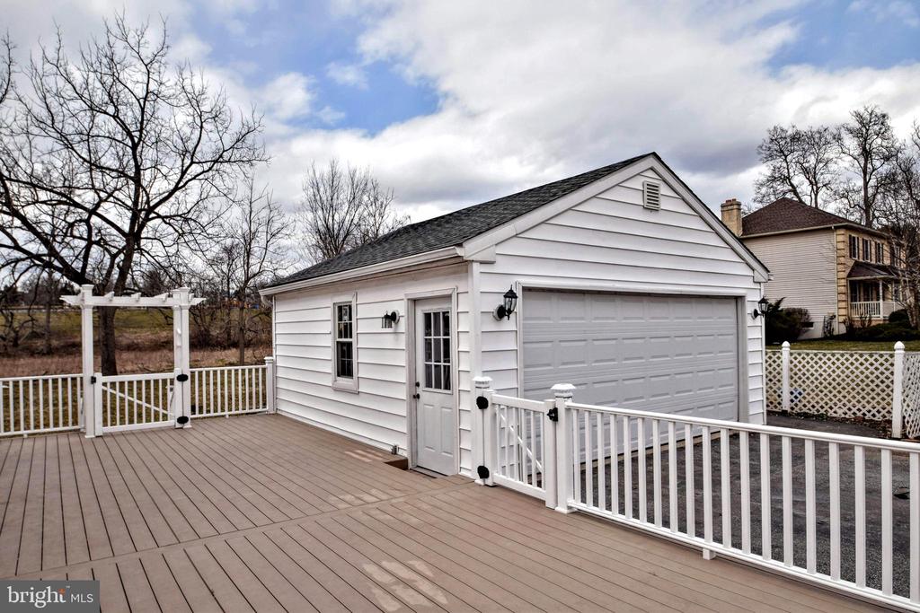 2749 WOODLAND AVE
