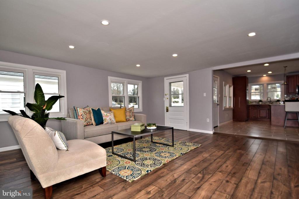 2749 WOODLAND AVE