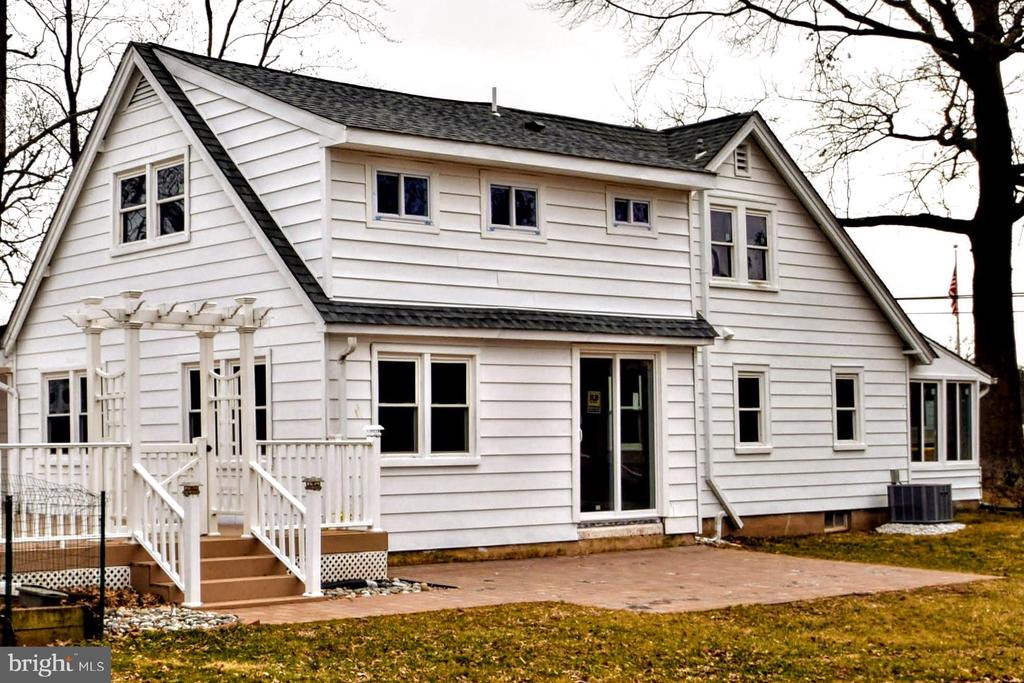 2749 WOODLAND AVE