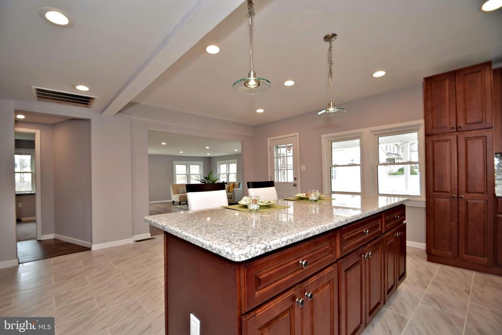 2749 WOODLAND AVE