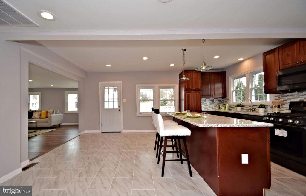 2749 WOODLAND AVE
