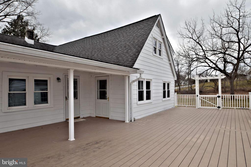 2749 WOODLAND AVE