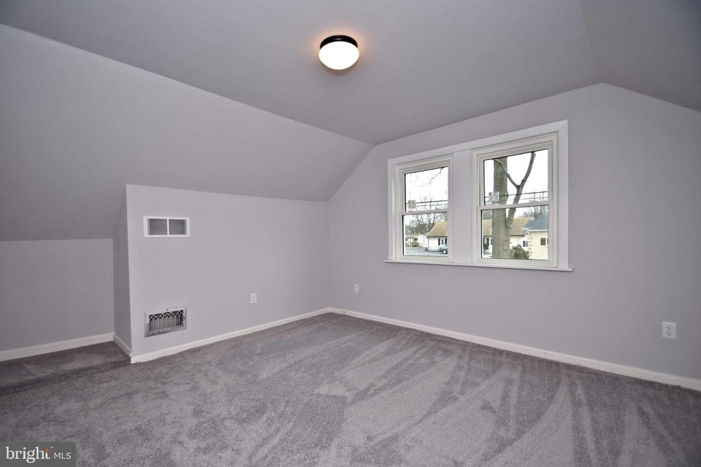 2749 WOODLAND AVE