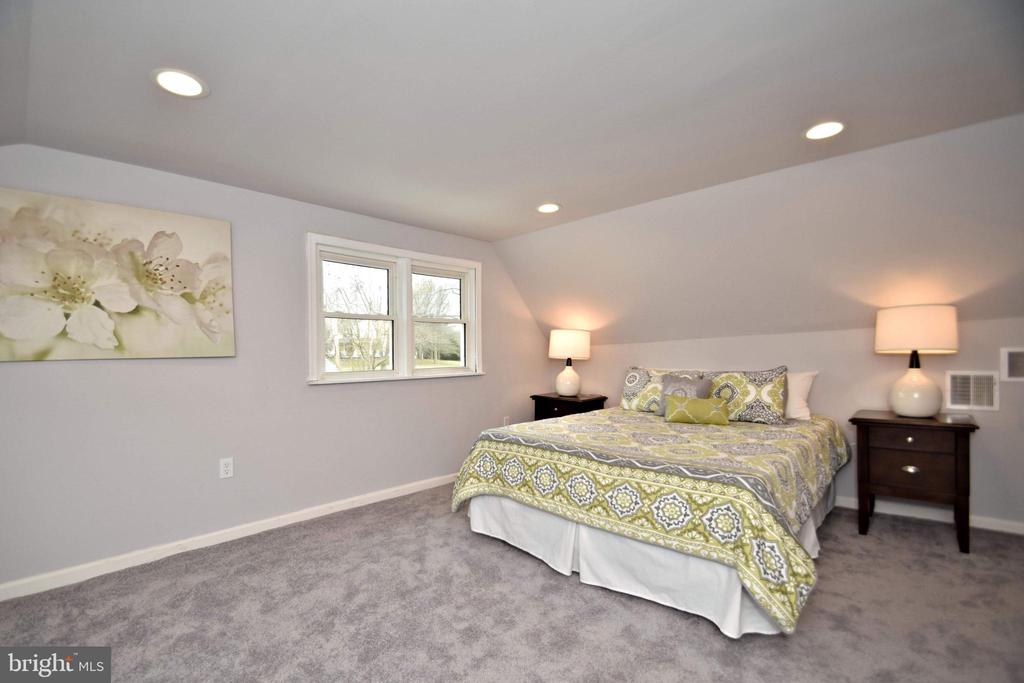 2749 WOODLAND AVE