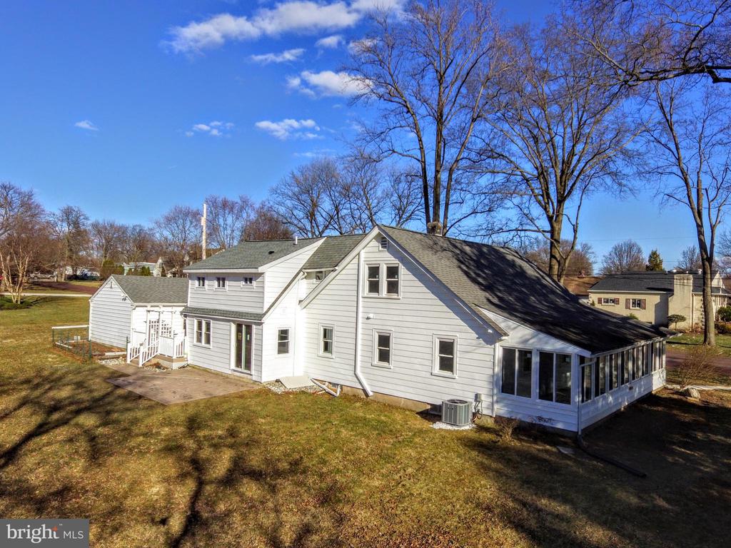 2749 WOODLAND AVE