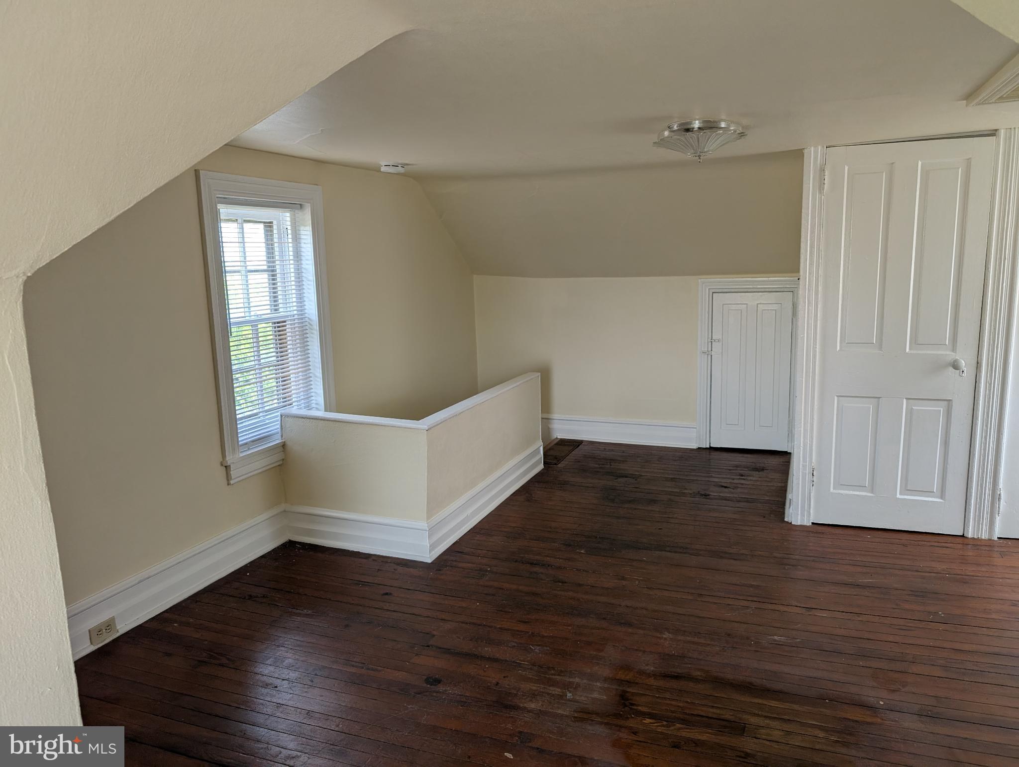 547 LINCOLN AVENUE 2