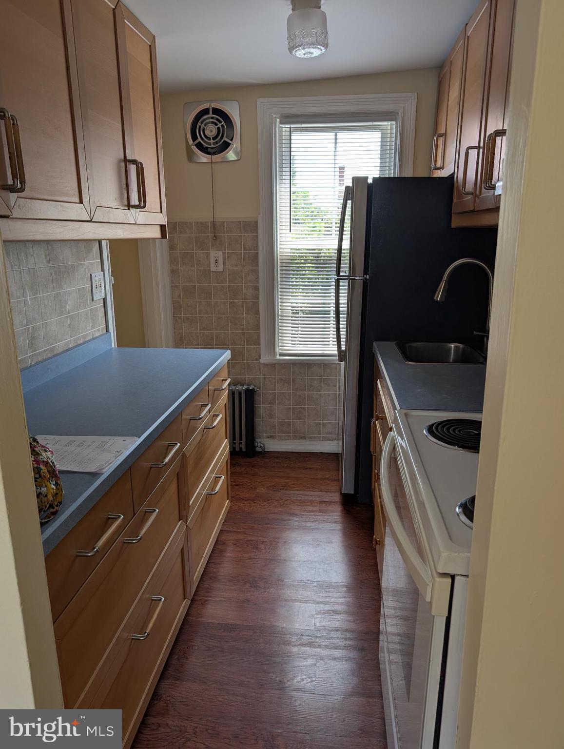 547 LINCOLN AVENUE 2