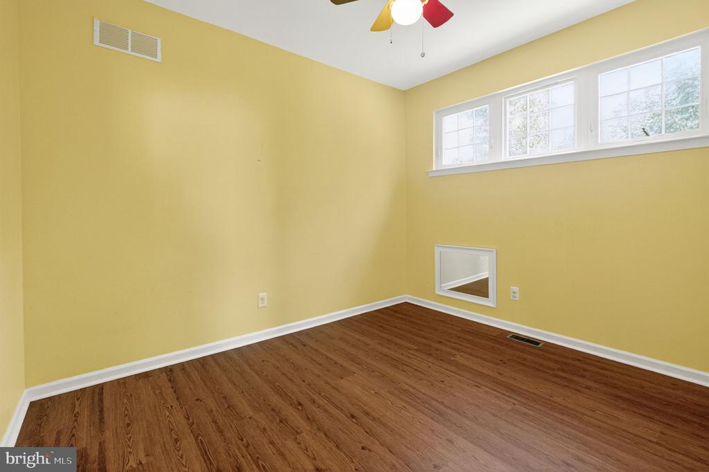1105 AUTUMNVIEW LANE