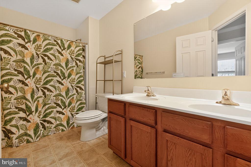 1105 AUTUMNVIEW LANE