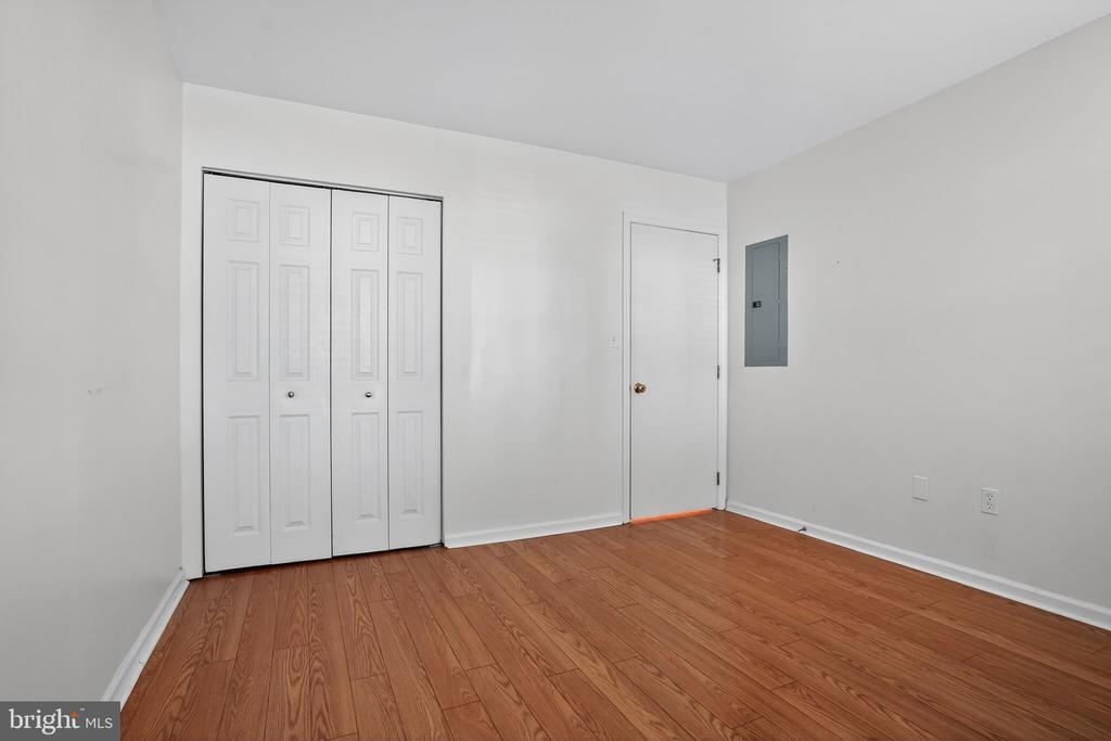 1511 ROSEWOOD COURT
