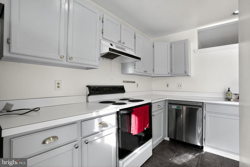 1511 ROSEWOOD COURT