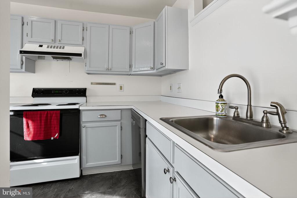 1511 ROSEWOOD COURT