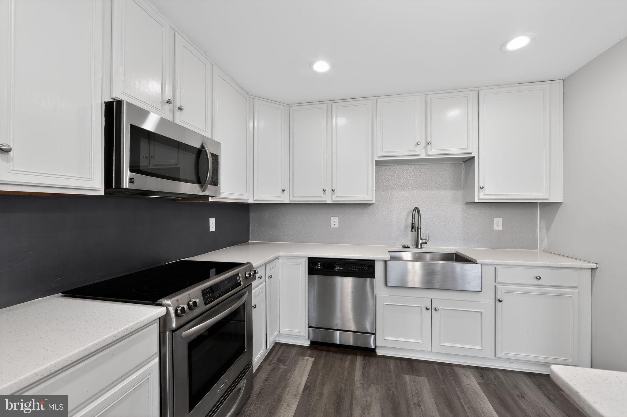 5506 DRAWBRIDGE COURT