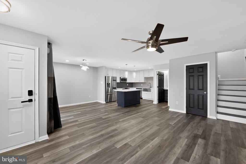 5506 DRAWBRIDGE COURT