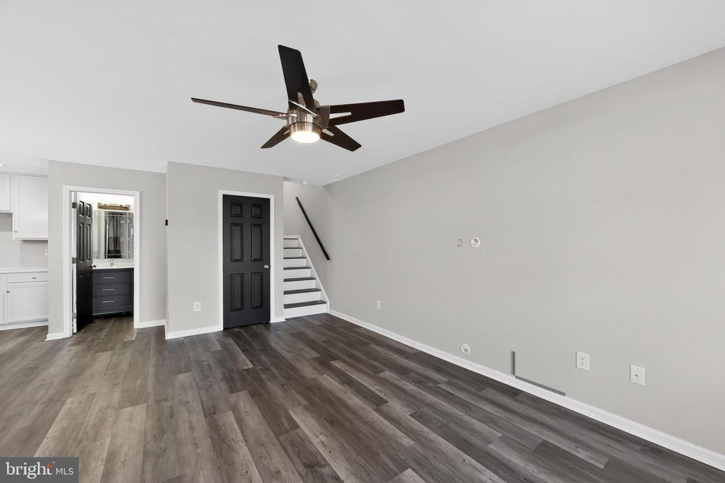 5506 DRAWBRIDGE COURT