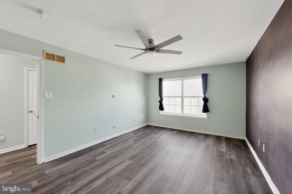 5506 DRAWBRIDGE COURT
