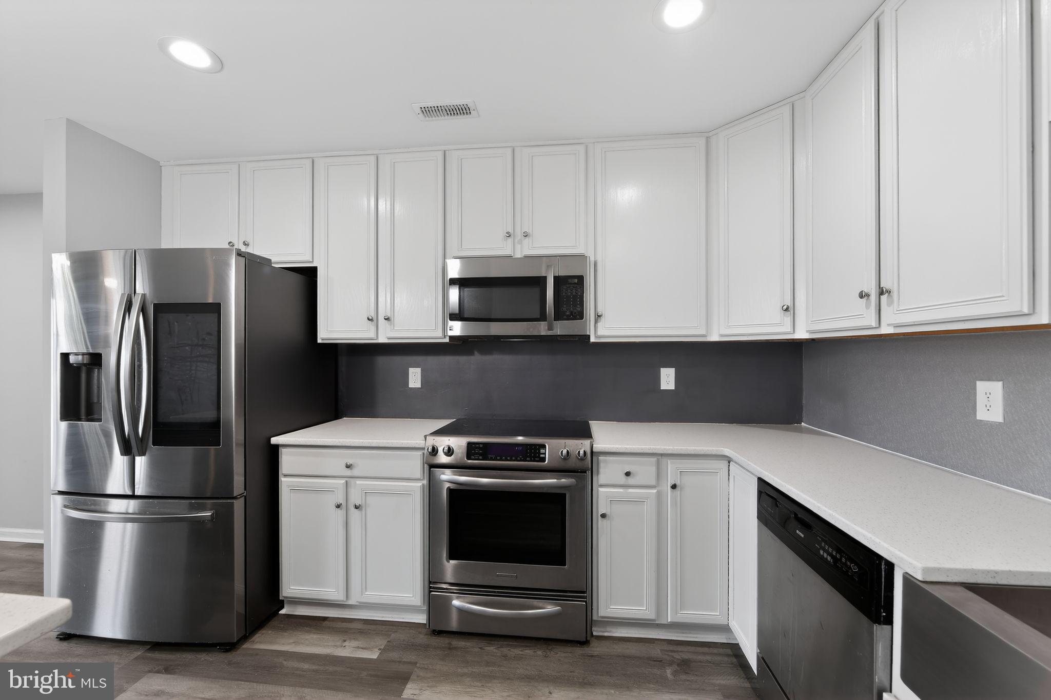 5506 DRAWBRIDGE COURT