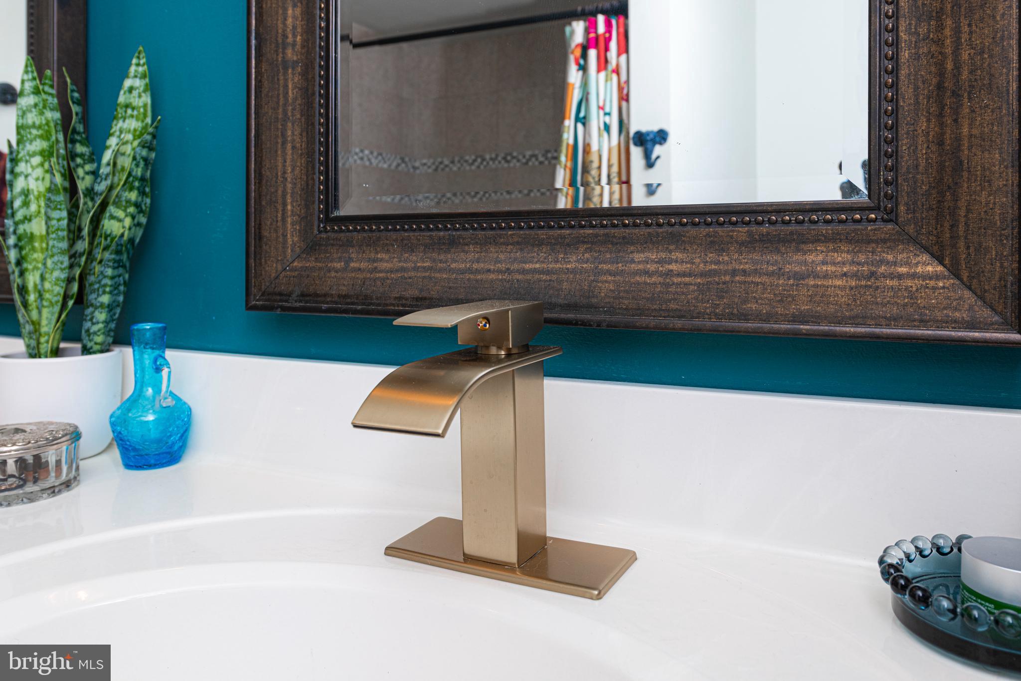 1720 FARMINGTON AVENUE