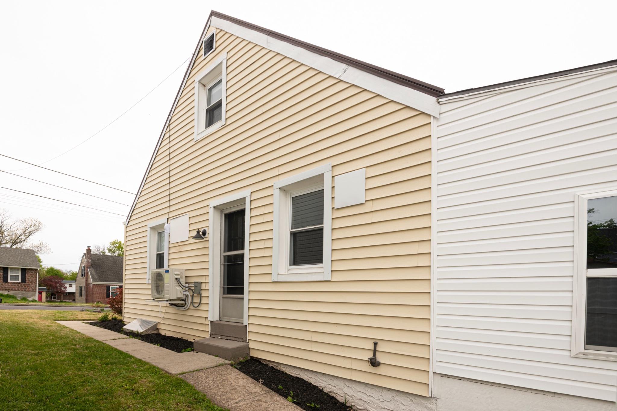 121 W 6TH