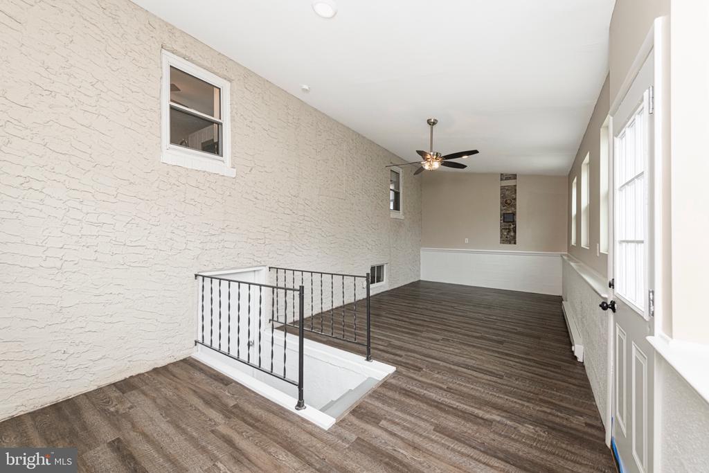 121 W 6TH