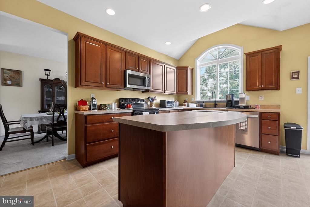1110 AUTUMNVIEW LANE