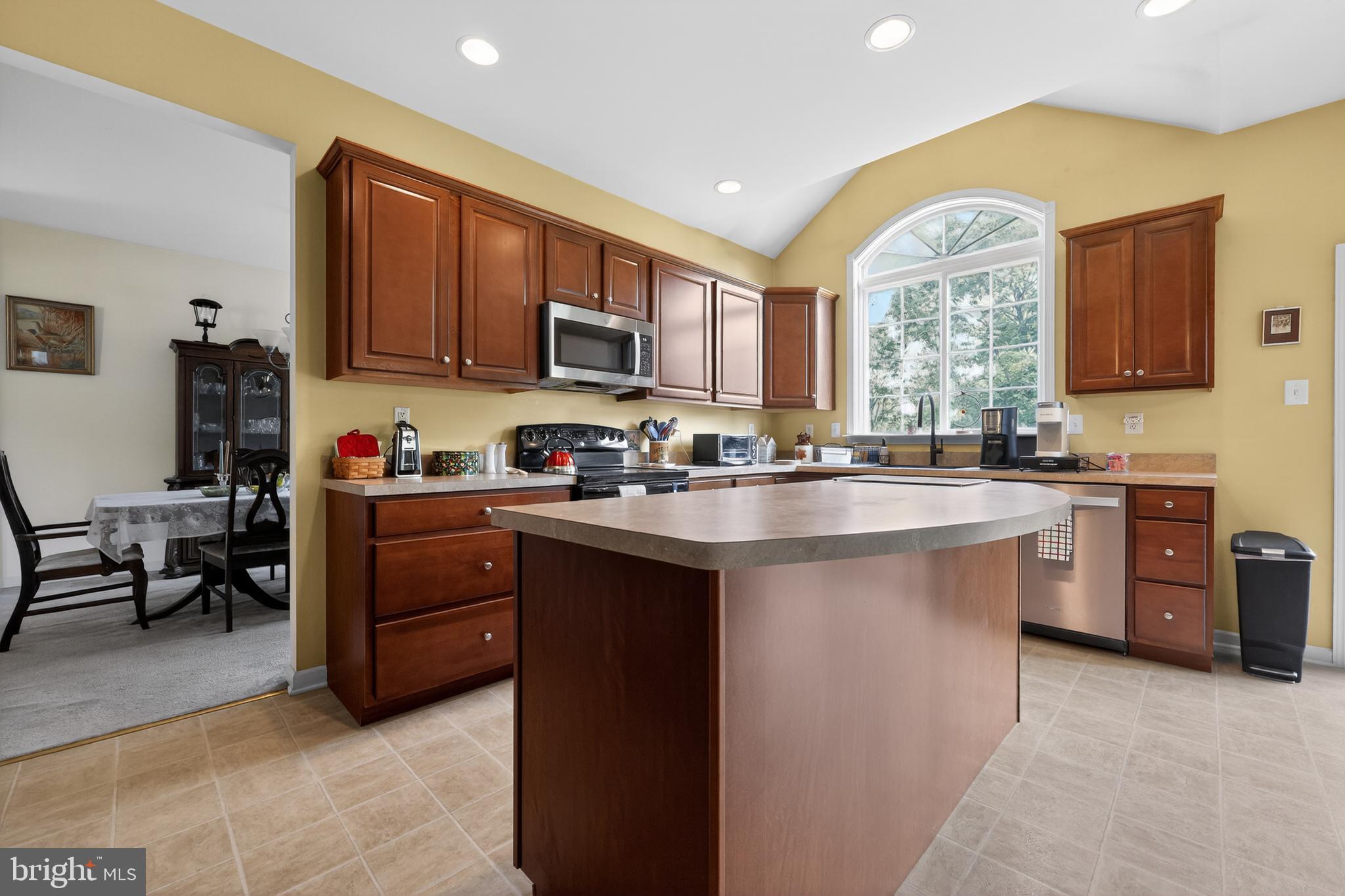 1110 AUTUMNVIEW LANE
