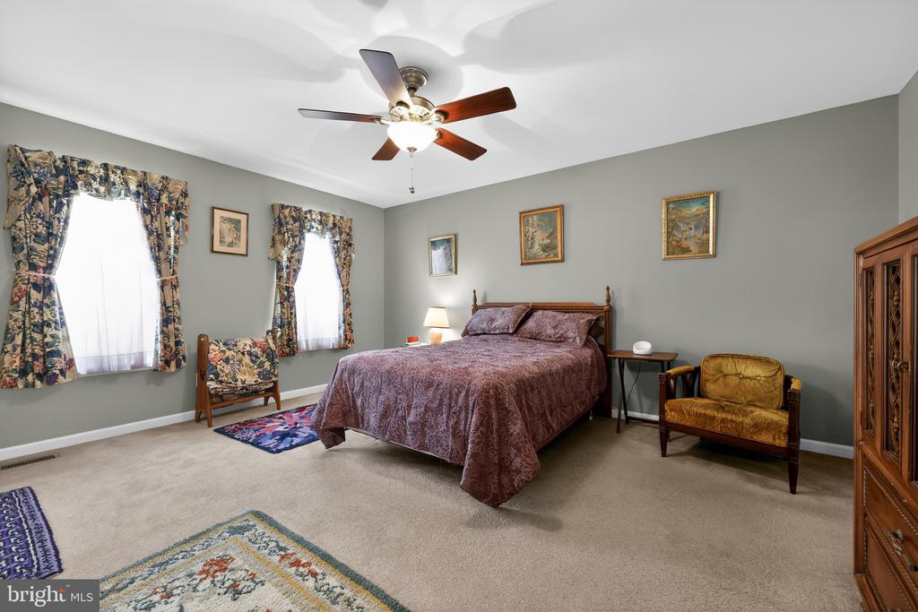 1110 AUTUMNVIEW LANE