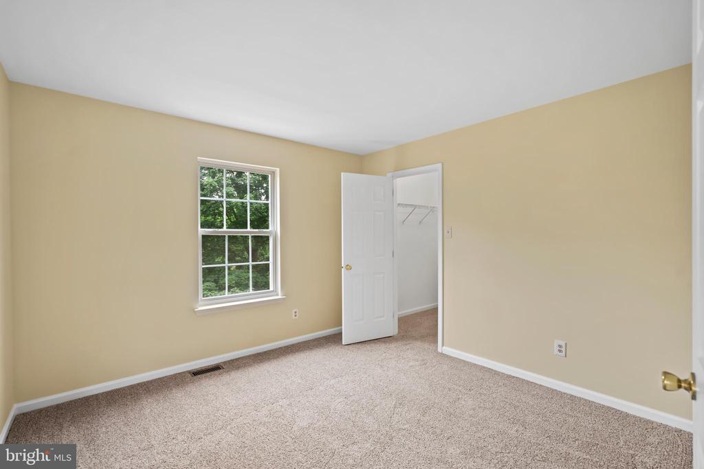 806 ELIZABETH COURT
