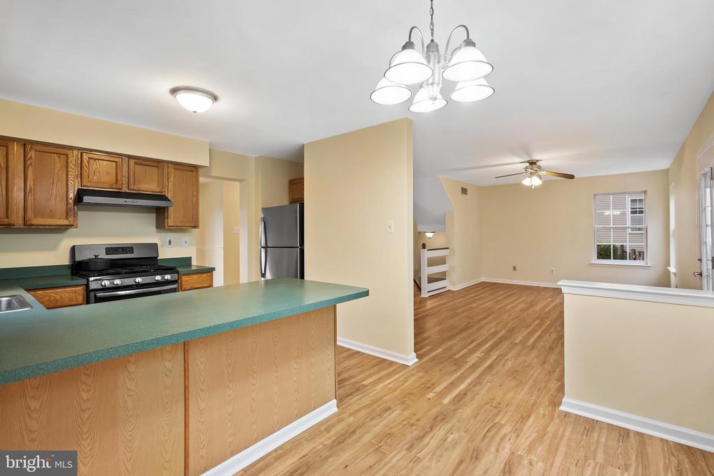 806 ELIZABETH COURT