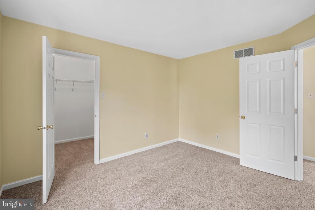 806 ELIZABETH COURT