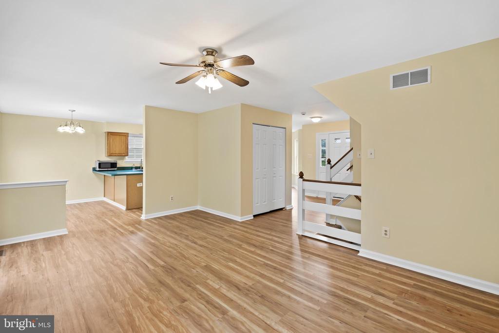 806 ELIZABETH COURT